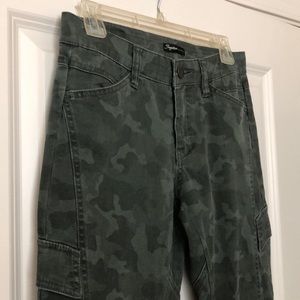 Camo pants 💚